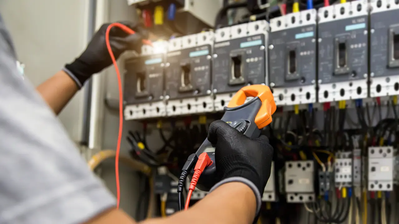 Apply for the Electrician Learnership (18.1) at Dwarsrivier Chrome Mine in Burgersfort, Limpopo. Gain hands-on mining experience, structured training, and career growth.